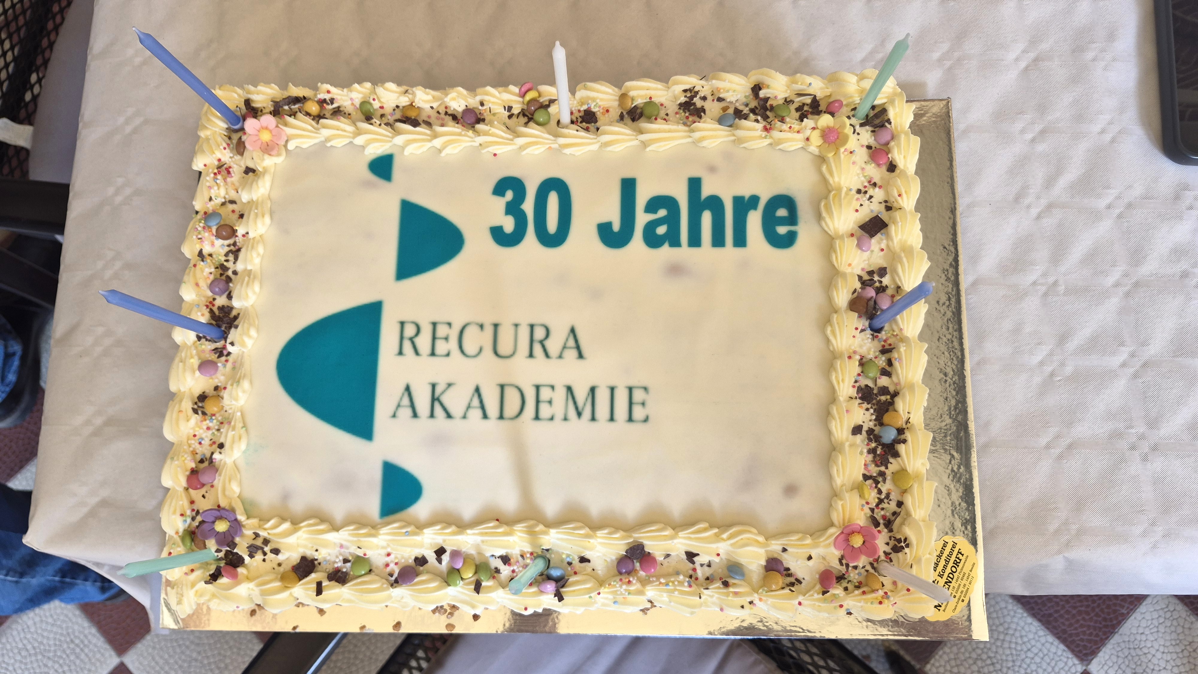Die Torte zu dem 30-jährigen Jubiläum