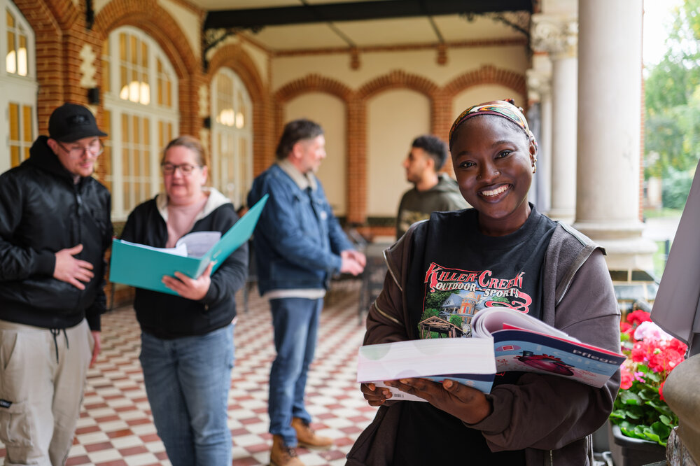 Schüler beim Lernen in der Pflegeschule Beelitz-Heilstätten