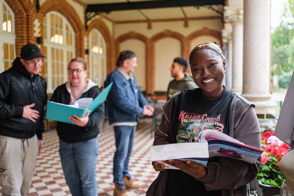 Pflegeschüler:innen in Beelitz auf dem Campus - Recura Akademie Brandenburg/Akademie für Sozial- und Gesundheitsberufe