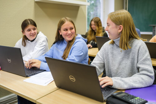 Recura Akademie Beelitz Ausbildung zum:zur Sozialassistenten:in