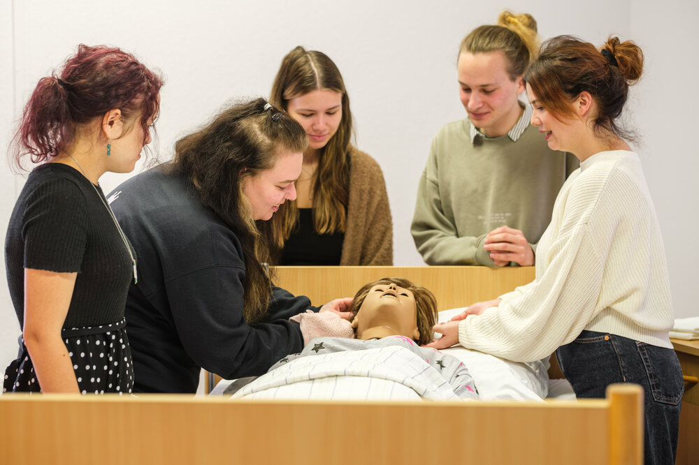 Recura Akademie Beelitz Ausbildung zum:zur Heilerziehungspfleger:in 2