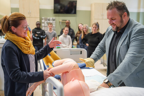 Pflegeunterricht in Beelitz - Recura Akademie Brandenburg/Akademie für Sozial- und Gesundheitsberufe